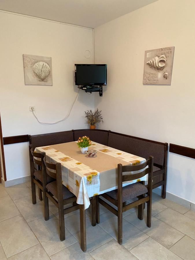 Apartment Mare Krk Milohnici Esterno foto